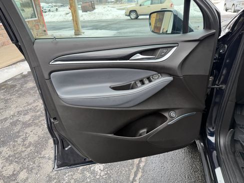 Used 2020 Buick Enclave Essence image 12