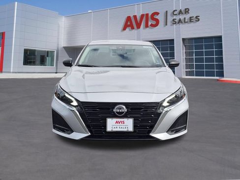 Used 2025 Nissan Altima 2.5 SV AWD/4WD image 2