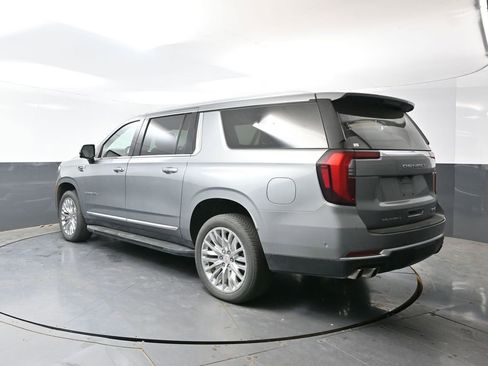 Used 2025 GMC Yukon XL Denali AWD/4WD image 12
