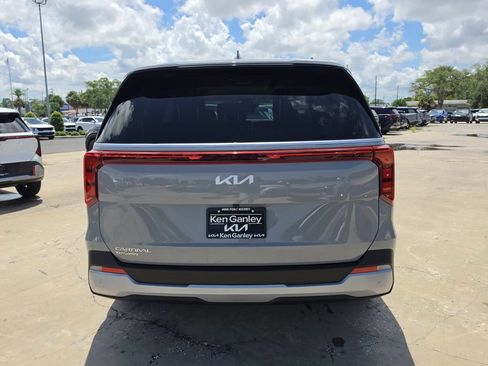 New 2027 Kia Carnival LX FWD image 7