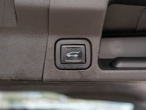 Used 2023 GMC Acadia Denali w/ Black Diamond Edition image 38