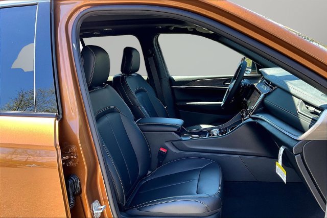 New 2026 Jeep Grand Cherokee Limited AWD/4WD image 11