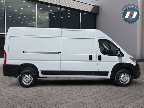Used 2024 RAM ProMaster 2500 w/ Convenience Group FWD image 6