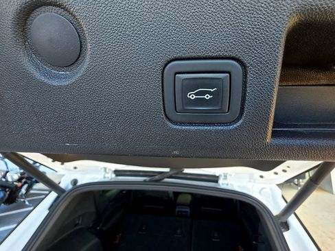 Used 2024 Chevrolet Equinox Premier AWD/4WD image 15