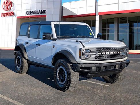 Used 2024 Ford Bronco Badlands image 2