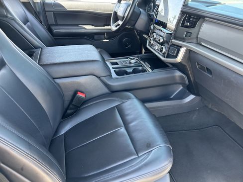 Used 2024 Ford Expedition XLT RWD image 12