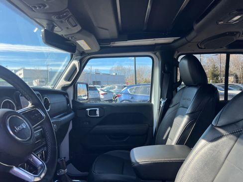 Used 2023 Jeep Wrangler Sahara w/ Cold Weather Group image 12