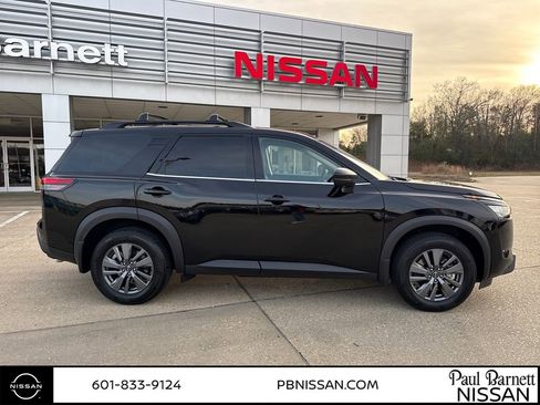 New 2025 Nissan Pathfinder SV w/ SV Premium Package image 12