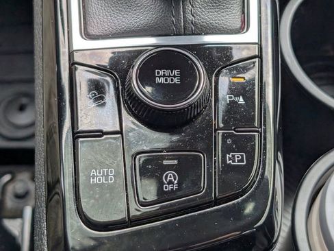 Used 2025 Kia Sportage EX FWD image 22
