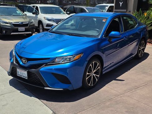 Used 2019 Toyota Camry SE FWD image 5