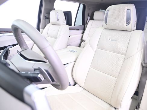 Used 2025 Cadillac Escalade Sport Platinum AWD/4WD image 32