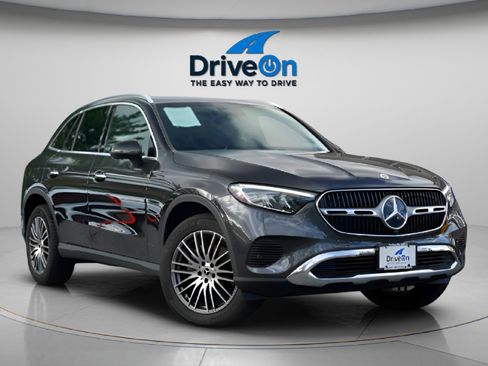 Used 2024 Mercedes-Benz GLC 300 4MATIC image 9