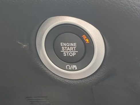 New 2025 Chrysler Voyager LX image 25