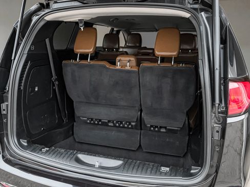 Used 2018 Chrysler Pacifica Limited image 69