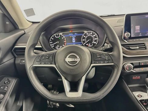 Used 2024 Nissan Altima 2.5 SV FWD image 14