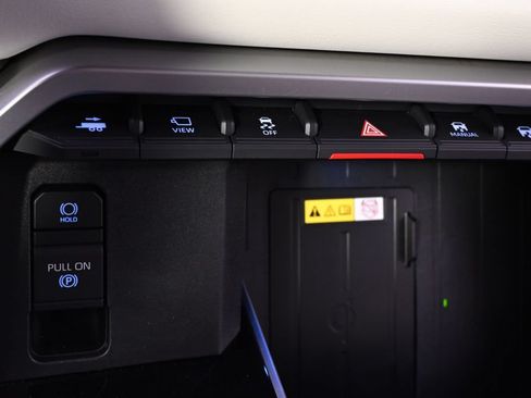 Used 2023 Toyota Sequoia Capstone AWD/4WD image 32