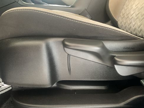 Used 2024 Chevrolet Equinox LS FWD image 13