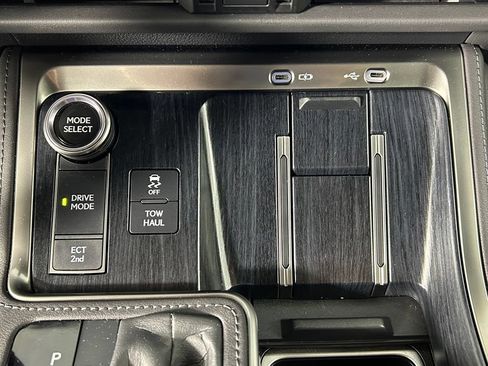 Used 2025 Lexus GX 550 w/ Cold Area Package AWD/4WD image 25