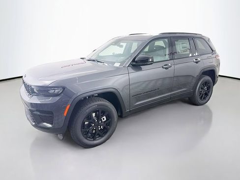 New 2025 Jeep Grand Cherokee Laredo image 3