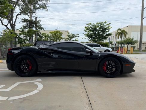 Used 2019 Ferrari 488 GTB RWD image 5