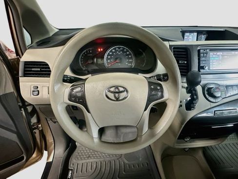Used 2014 Toyota Sienna LE FWD image 12
