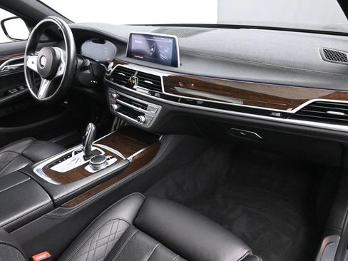 Used 2020 BMW 750i xDrive w/ M Sport Package AWD/4WD image 23