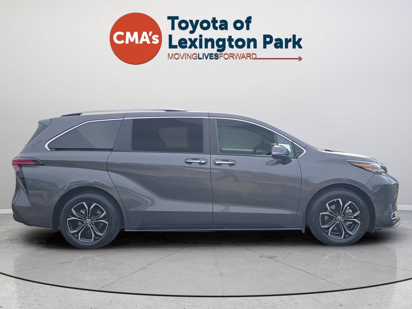 Used 2025 Toyota Sienna Platinum AWD/4WD image 6