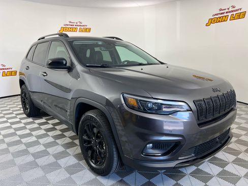 Used 2023 Jeep Cherokee Altitude Lux image 8