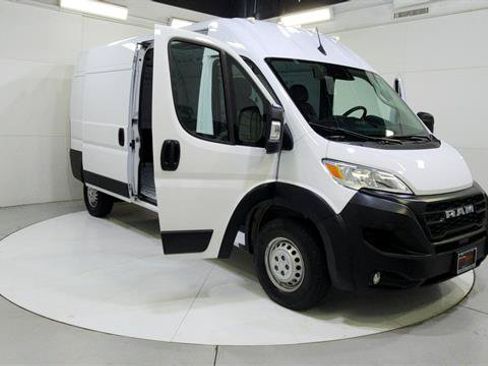 Used 2025 RAM ProMaster 2500 w/ Convenience Group FWD image 10