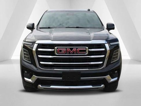 Used 2025 GMC Yukon XL Elevation image 2
