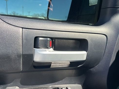 Used 2018 Toyota Tundra SR5 w/ SR5 Upgrade Package image 12