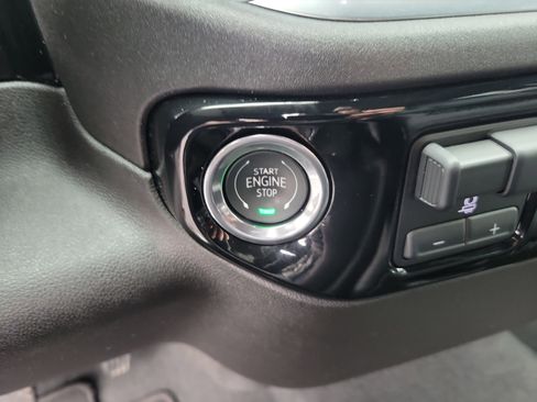 Used 2025 GMC Sierra 1500 SLT image 14