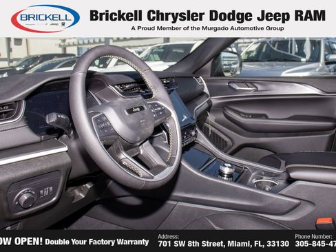 New 2025 Jeep Grand Cherokee Laredo X w/ Luxury Tech Group I image 15