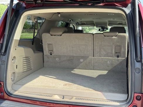 Used 2020 Chevrolet Suburban LT RWD image 33