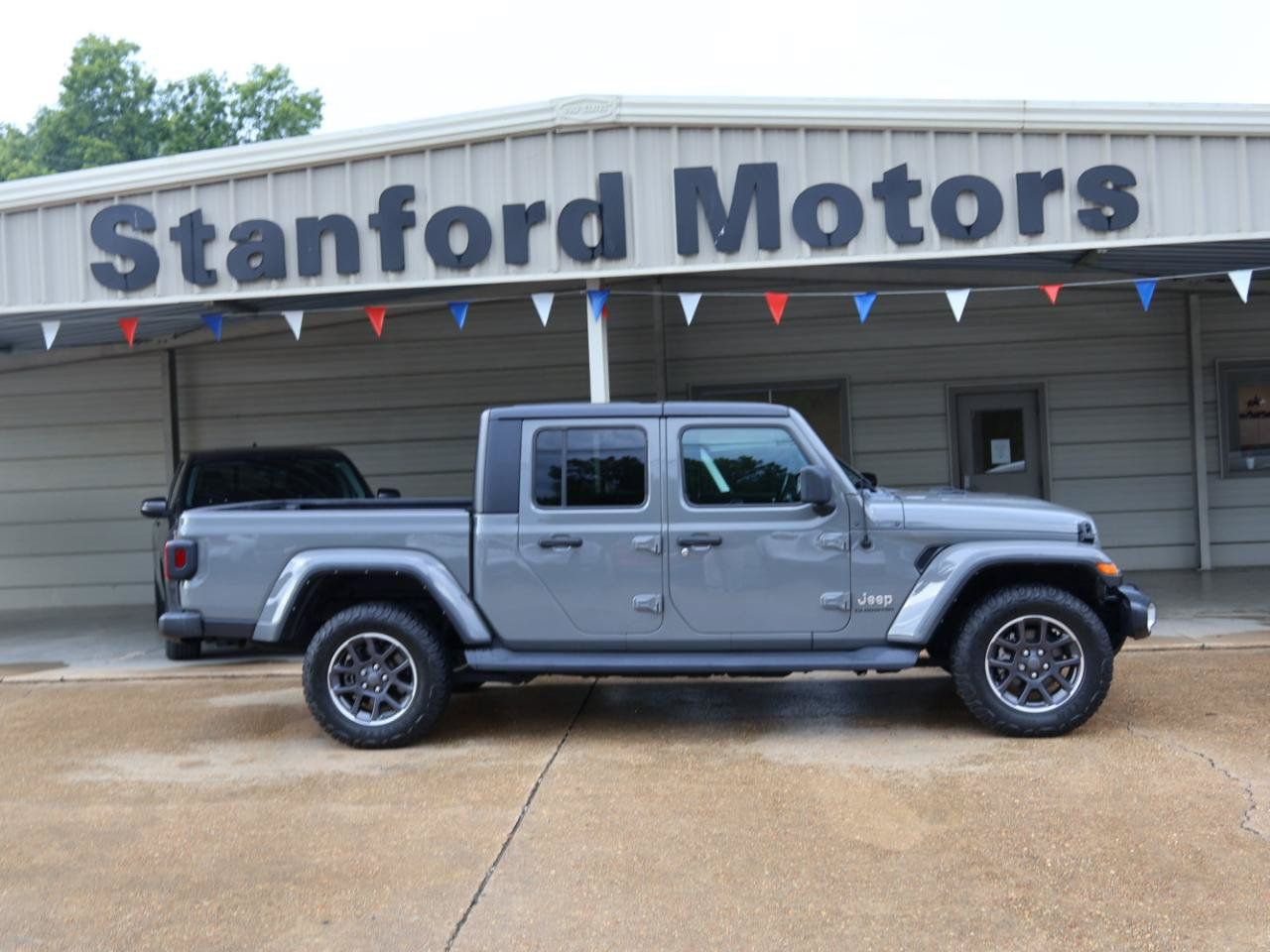 Used 2021 Jeep Gladiator Overland w/ Popular Equipment Package AWD/4WD image 1