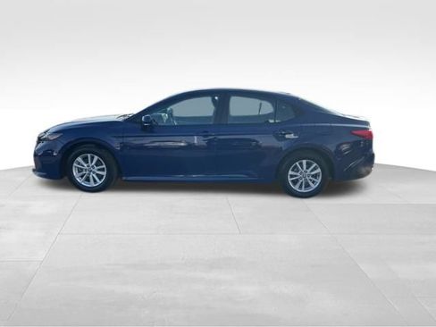 Used 2025 Toyota Camry LE image 4