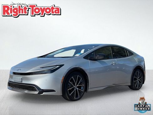 Used 2025 Toyota Prius XLE image 1