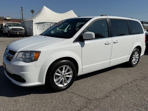Used 2018 Dodge Grand Caravan SXT image 12
