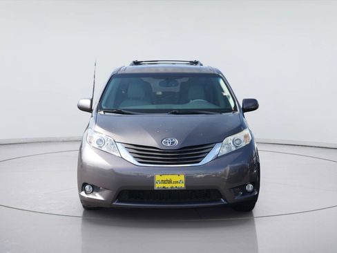 Used 2013 Toyota Sienna XLE FWD image 3