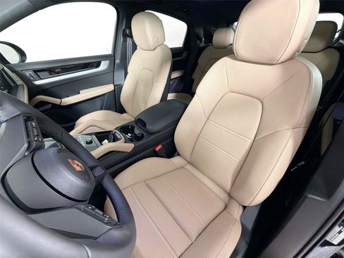 Certified 2026 Porsche Cayenne Coupe AWD/4WD image 5