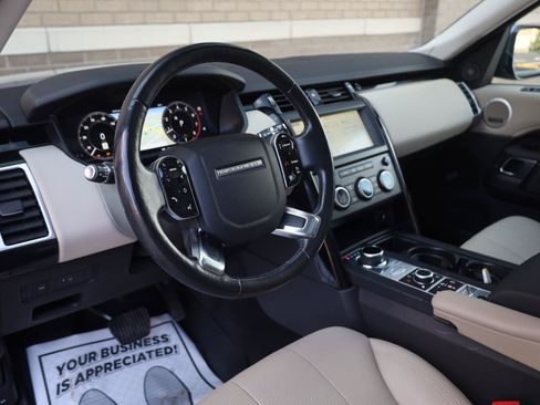 Used 2019 Land Rover Discovery SE AWD/4WD image 16