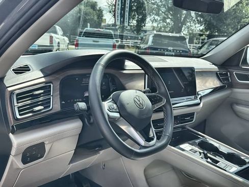 Used 2025 Volkswagen Atlas SE FWD image 10