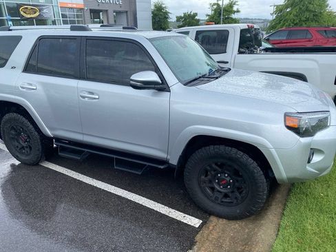 Used 2021 Toyota 4Runner SR5 Premium w/ Moonroof Package RWD image 8