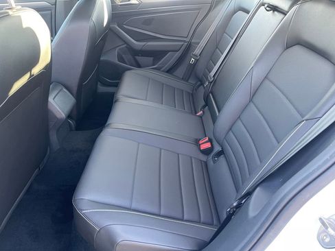 Used 2022 Volkswagen Jetta SE image 11