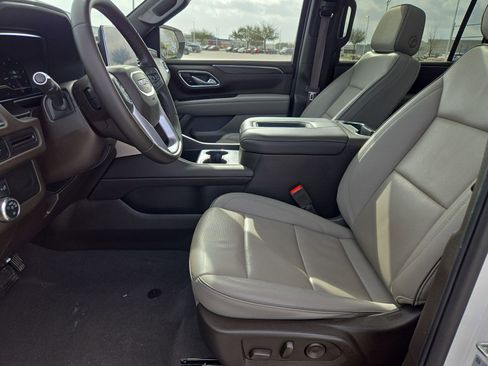 Used 2024 GMC Yukon XL SLT image 16