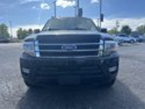 Used 2017 Ford Expedition XLT w/ Equipment Group 202A AWD/4WD image 9