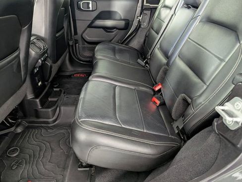 Used 2018 Jeep Wrangler Unlimited Sahara image 26