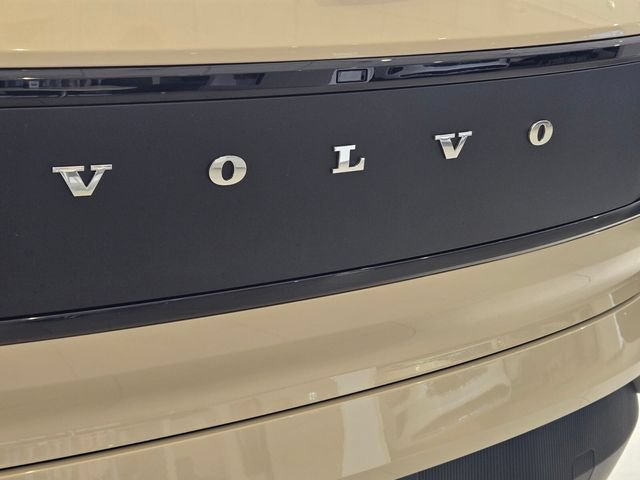 New 2026 Volvo EX30 Cross Country Ultra w/ Protection Package Premier AWD/4WD image 9