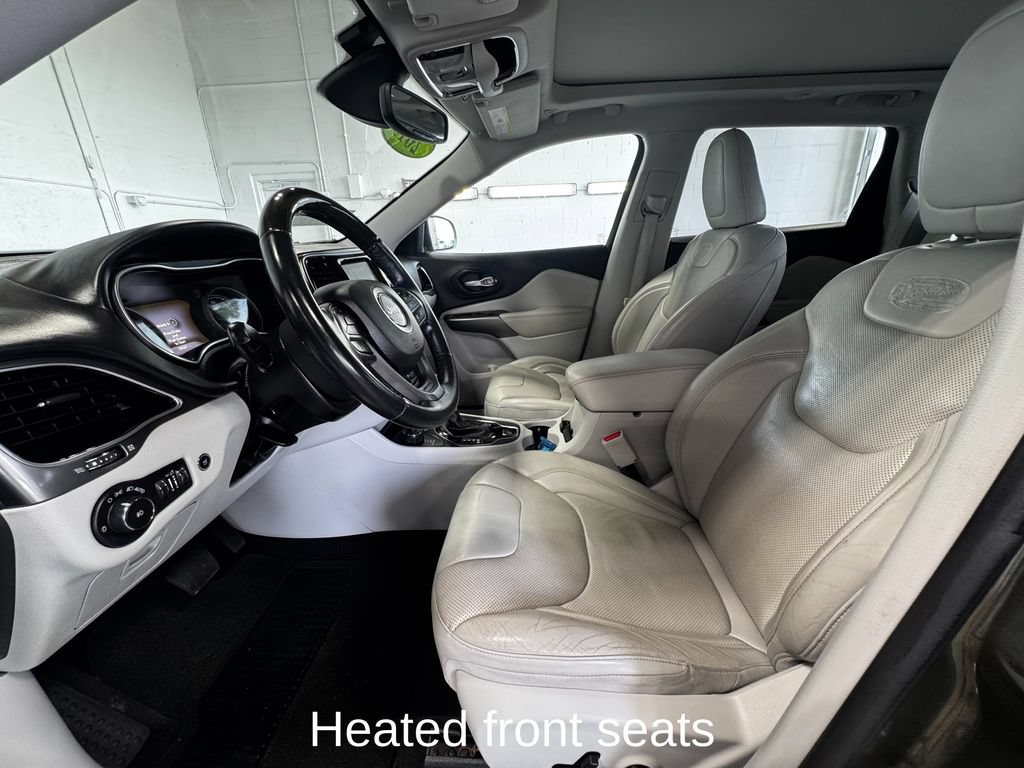 Used 2019 Jeep Cherokee Overland w/ Technology Group AWD/4WD image 12