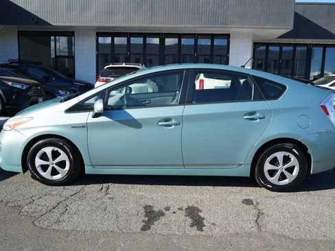 Used 2014 Toyota Prius Two FWD image 2